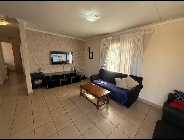 2 BEDROOM HOUSE FOR SALE IN THATCH HILL ESTATE